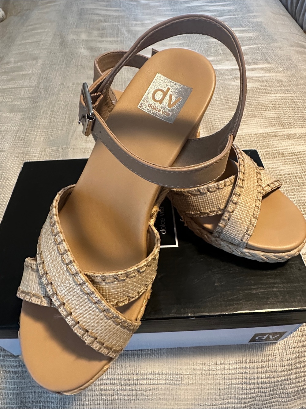 NWT DV by Dolce Vita Women's Ernesto Raffia Beige Wedge Sandals - Size 9